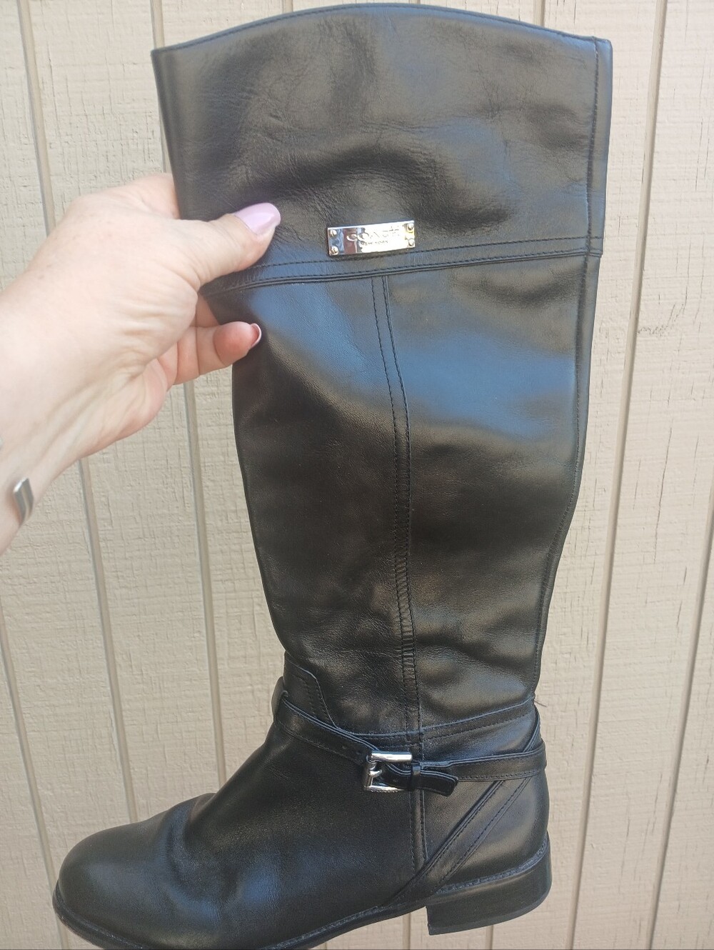 COACH , LIKE NEW , WORN ONCE . THEY ARE A 10B , TOO NARROW FOR MY SIZE D WITH .